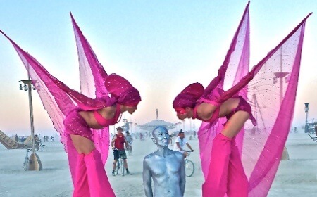 Hot Pinks on Stilts, stilt walker in Melbourne