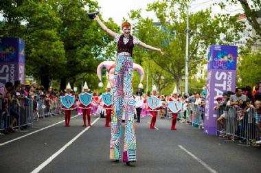 I Am Grace, stilt walker in Melbourne, photo 2