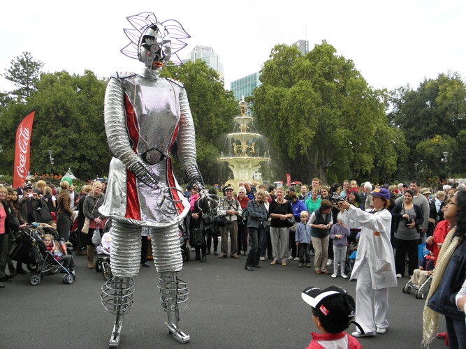 Stilt Walkers Australia, live in Melbourne, photo 3
