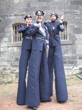 The Stilt Police, stilt walker in Melbourne, photo 2