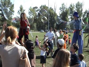 Two Tall Club, stilt walker in Melbourne, photo 3