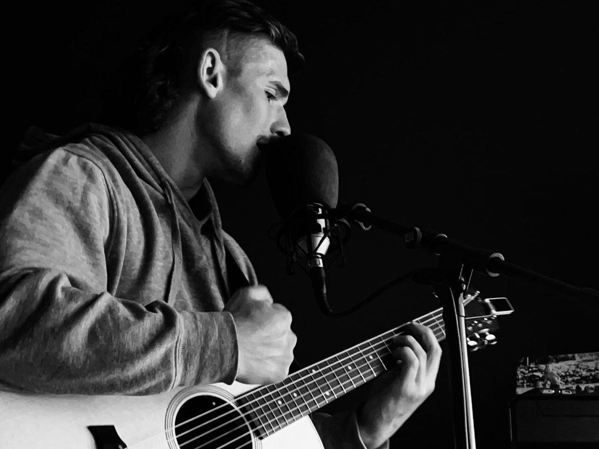 Toby Grayling, singer-songwriter in Melbourne