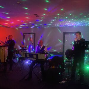 Kingsley George, wedding band in Melbourne, photo 2