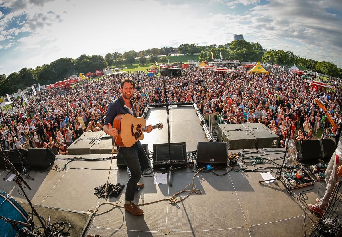 Woody Pitney, singer in Melbourne