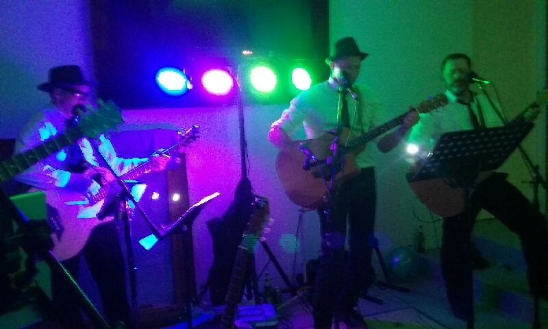 The Avenue, cover band in Mornington, photo 3