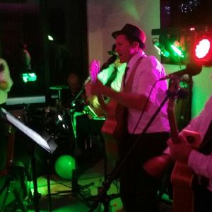 The Avenue, cover band in Mornington, photo 2