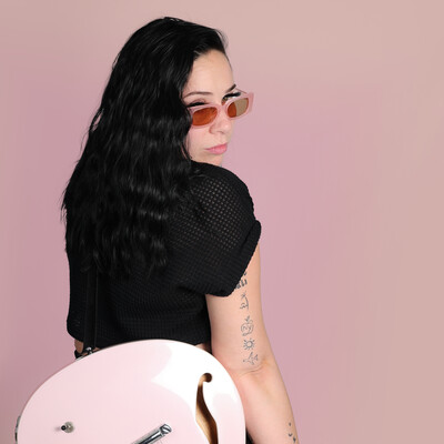Suzie Baxter, singer-songwriter in Newcastle, photo 2