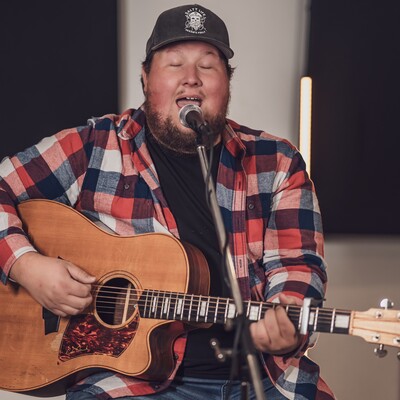 Tom Blake, country singer in Newcastle, photo 2