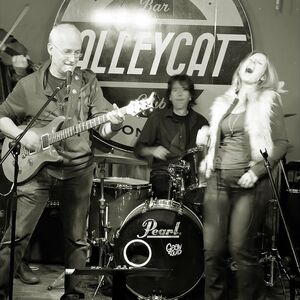 Heywood's Heroes, band in Newcastle, photo 2