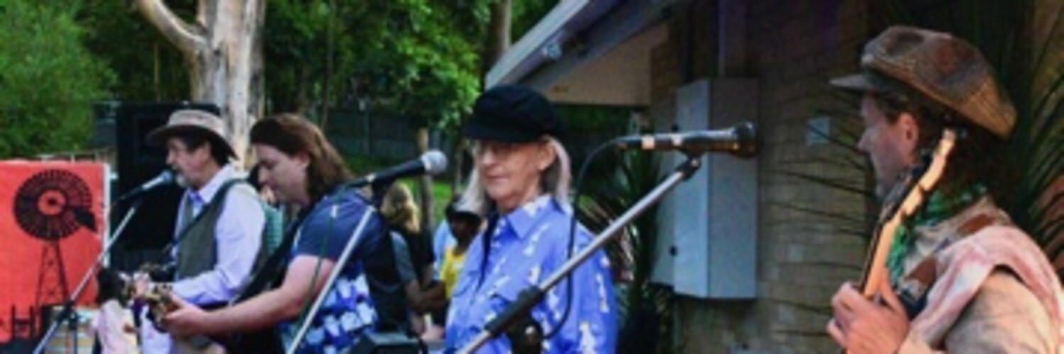Rosella, bush band in Newcastle, photo 3