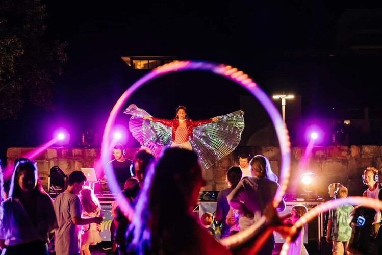 Airy Fairy, acrobat in Newcastle, photo 3