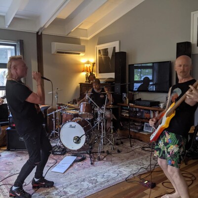 Dead.Line, cover band in Newcastle, photo 2