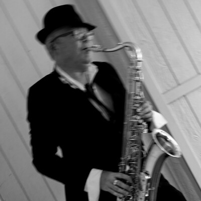 Jake Sietsma, dj and saxophone in Newcastle, photo 2