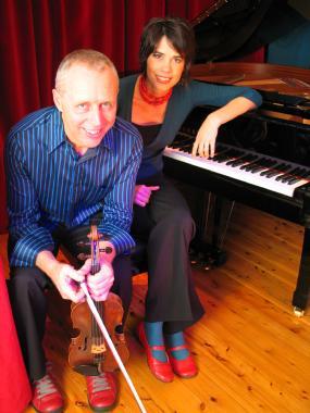 Chris Duncan and Catherine Strutt, musical duo in Newcastle, photo 2