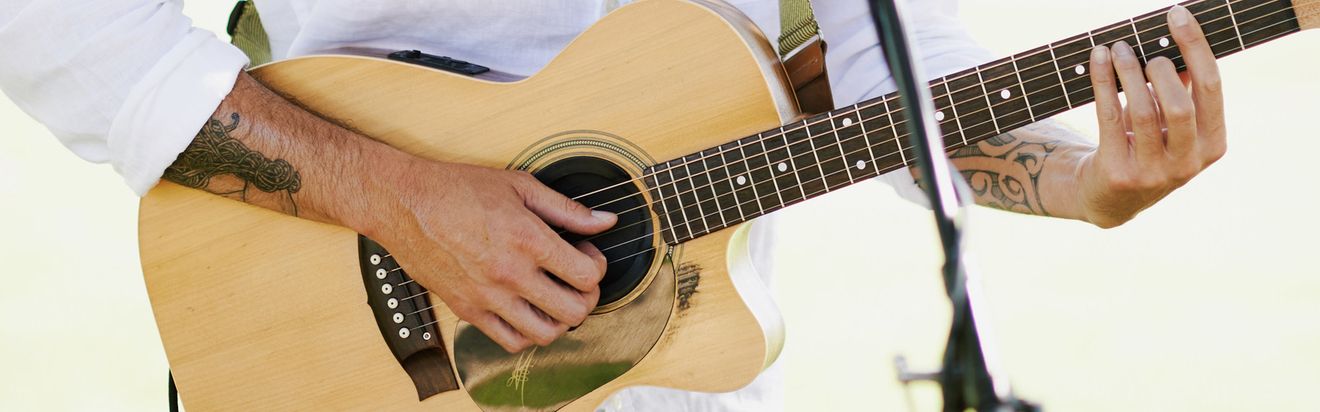 Duan & Only, acoustic guitar and singer solo in Sydney, photo 2