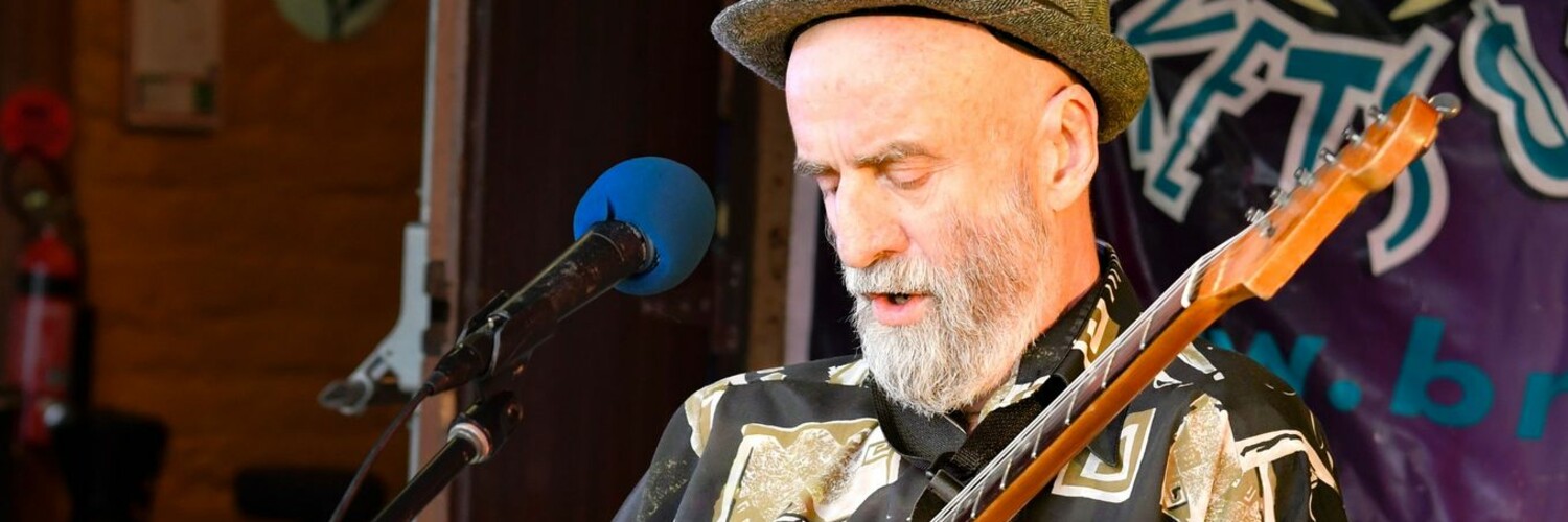 Slow Hand Huey, guitarist in Ourimbah, photo 3