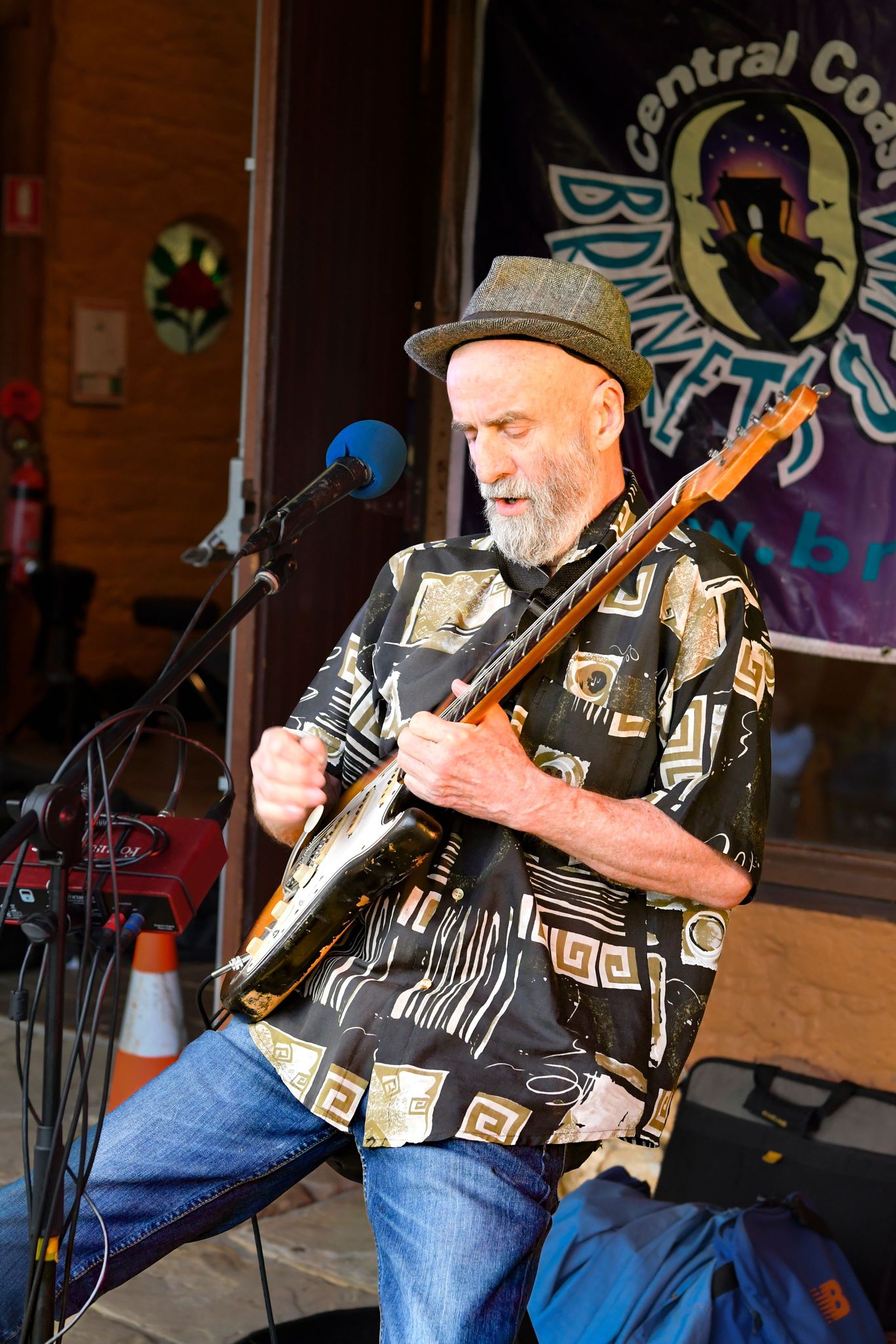 Slow Hand Huey, guitarist in Ourimbah