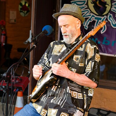 Slow Hand Huey, guitarist in Ourimbah, photo 2