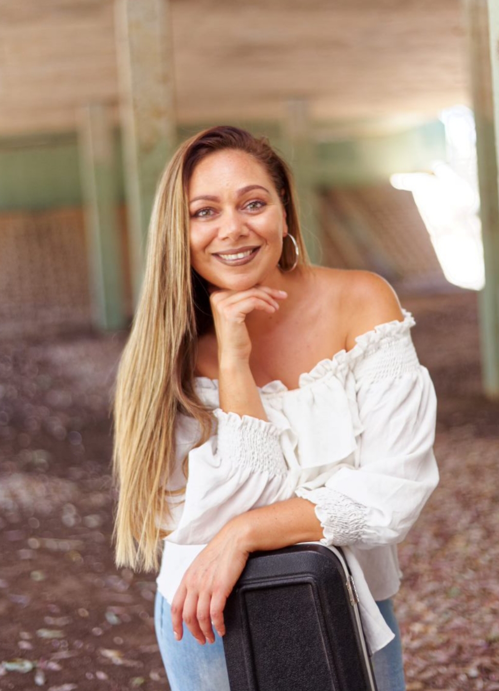 Lilly Gogos, singer-songwriter in Perth