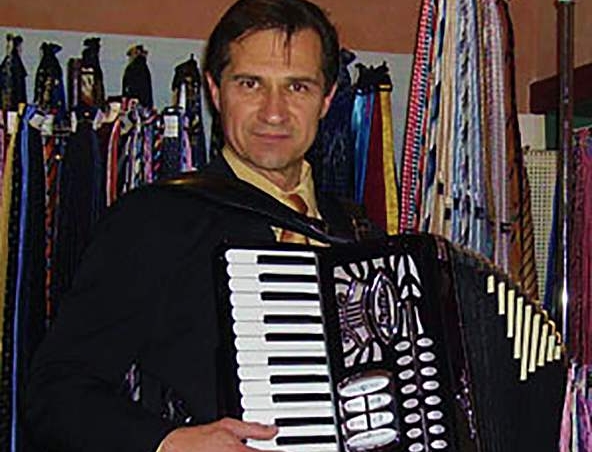 Perth Piano Accordion Player C, live in Perth, photo 2