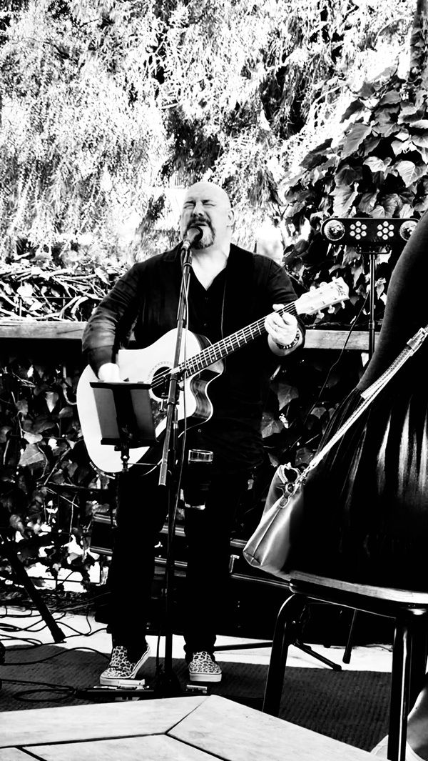 Chad Andrews, acoustic guitar and singer solo in Perth, photo 2