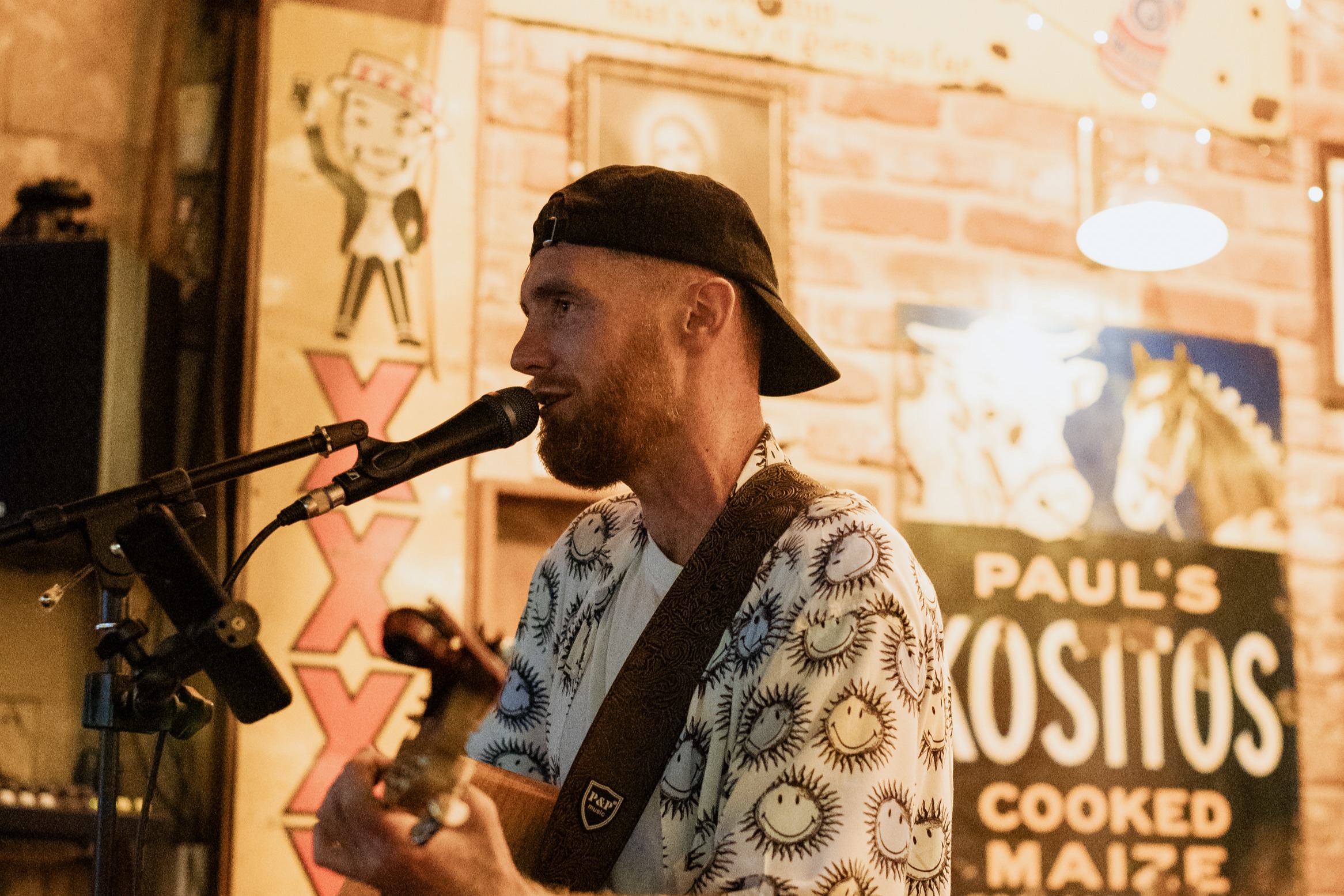 Giffo, acoustic guitar and singer solo in Perth, photo 2