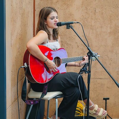 Zoe Manson, singer in Perth, photo 2