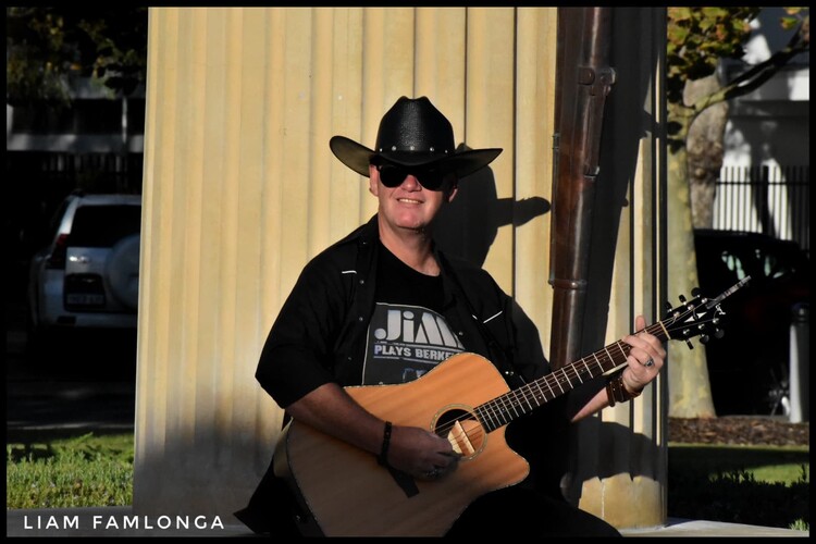 Logan Hunter, singer in Perth, photo 3