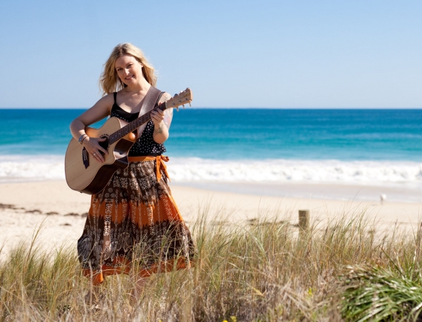 Deb, musical soloist in Perth, photo 2