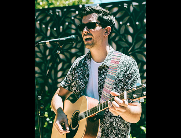 Jack, musical soloist in Perth, photo 2