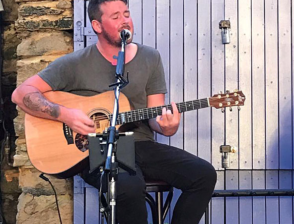 Jesse, musical soloist in Perth, photo 2