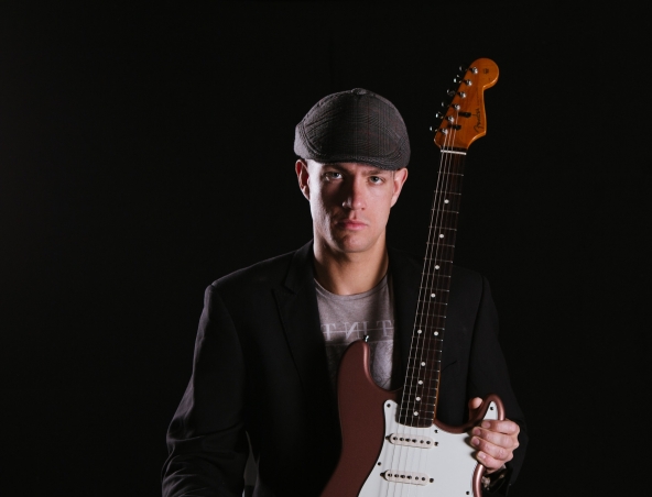 Pete, musical soloist in Perth, photo 2