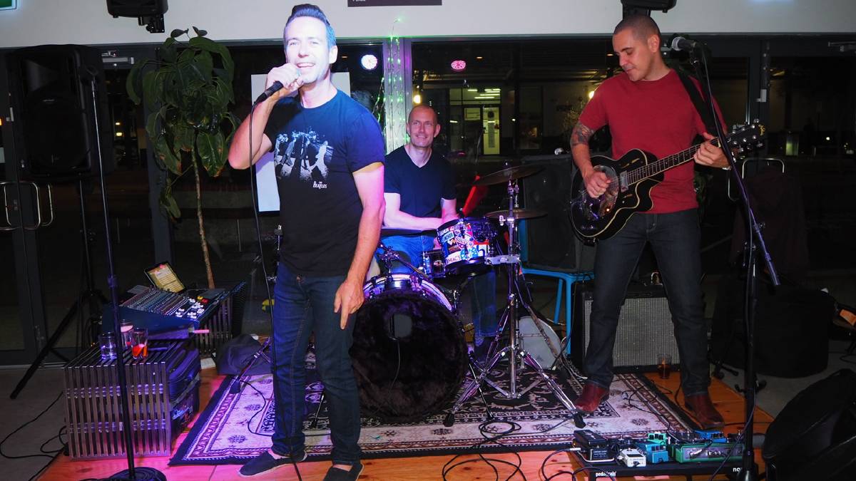 Shake & Bake, band in Perth, photo 2