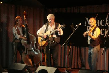 Mucky Duck Bush Band, live in Perth