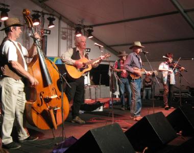 Mucky Duck Bush Band, live in Perth, photo 2