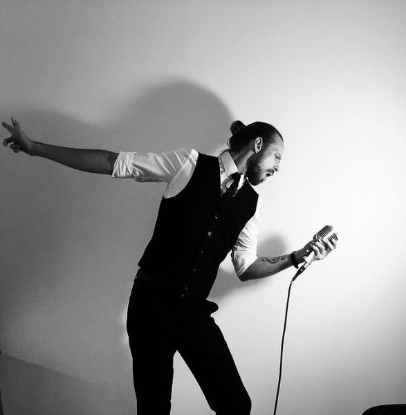 Cam Dobie, singer in Perth