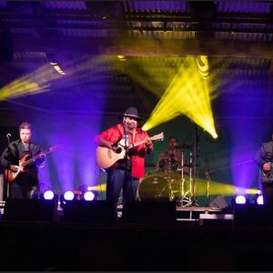 Bradley Hall, cover band in Perth, photo 2