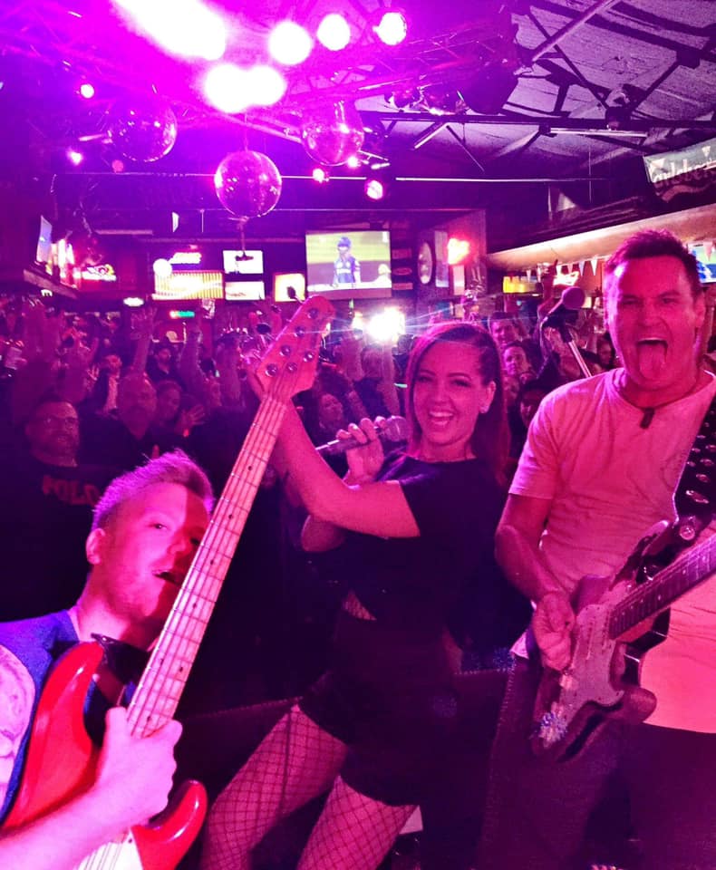 Radio Now, cover band in Perth, photo 2
