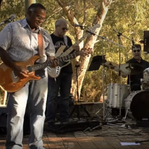 String Theory, cover band in Perth, photo 2