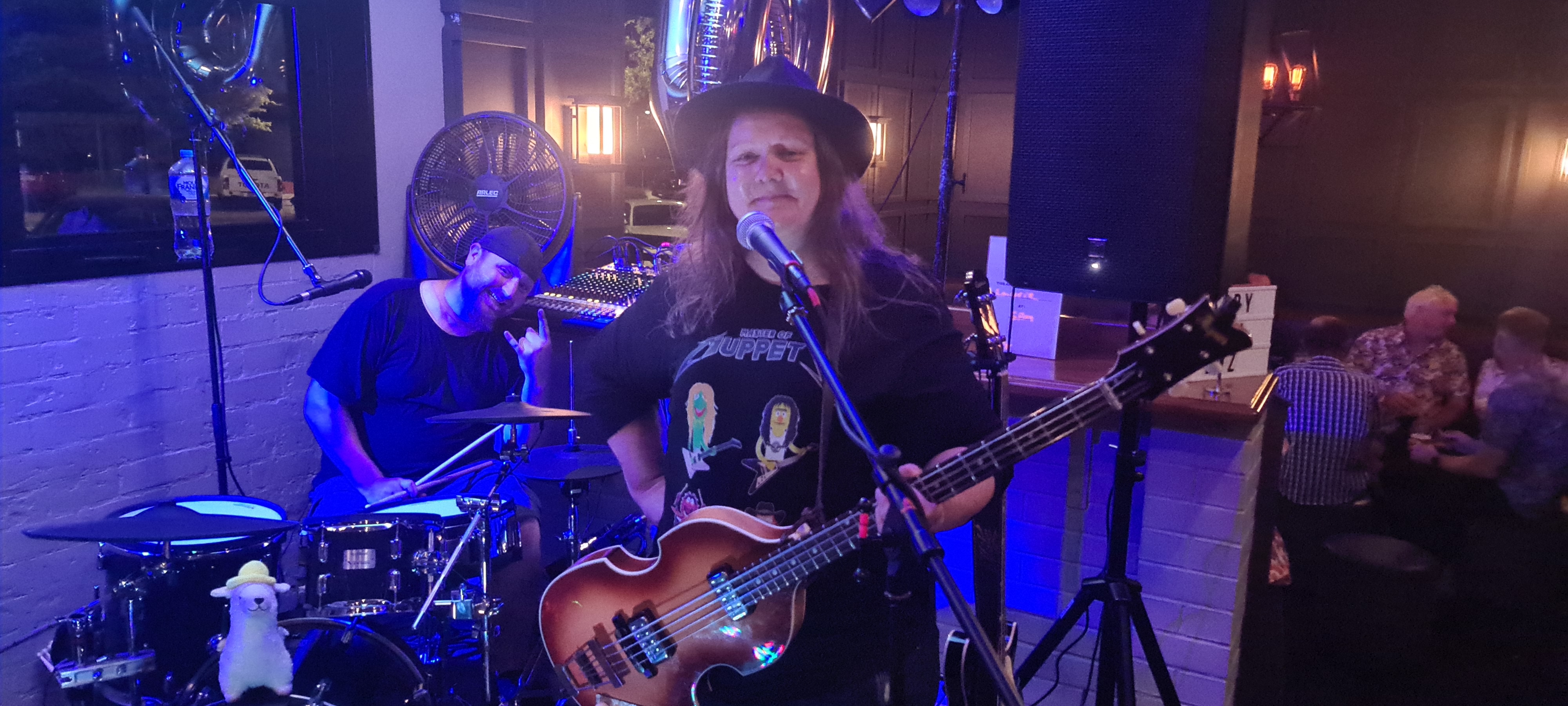 Sunset Hooligans, cover band in Perth, photo 3