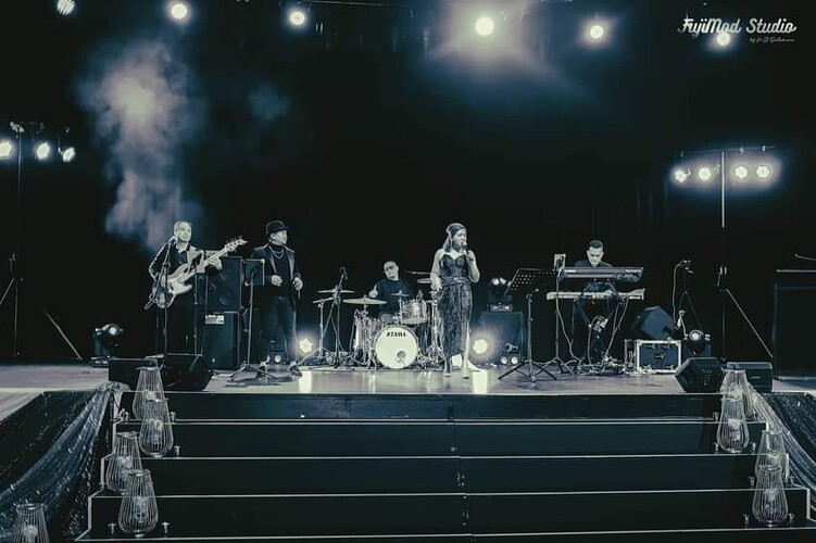 The Klassmates, cover band in Perth, photo 3