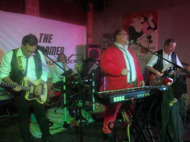 The Retromen, cover band in Perth, photo 3