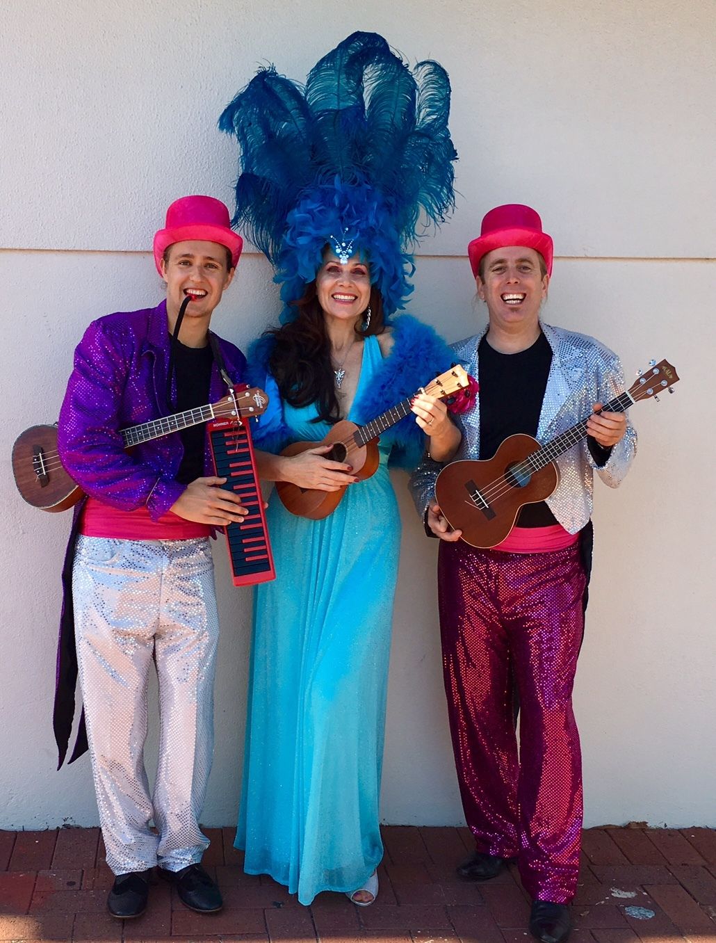 The Travelling Ukelelians, cover band in Perth, photo 3