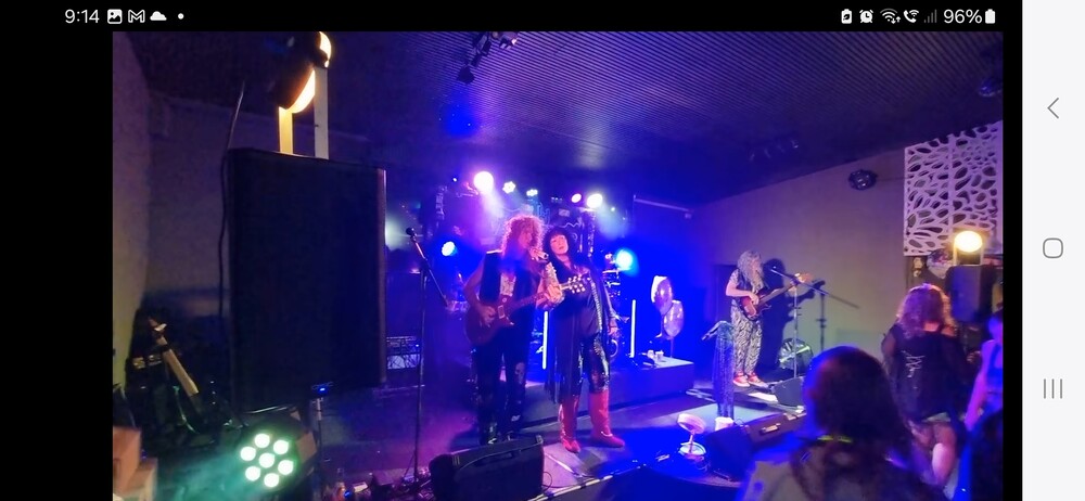 The velvet edge, cover band in Perth, photo 2