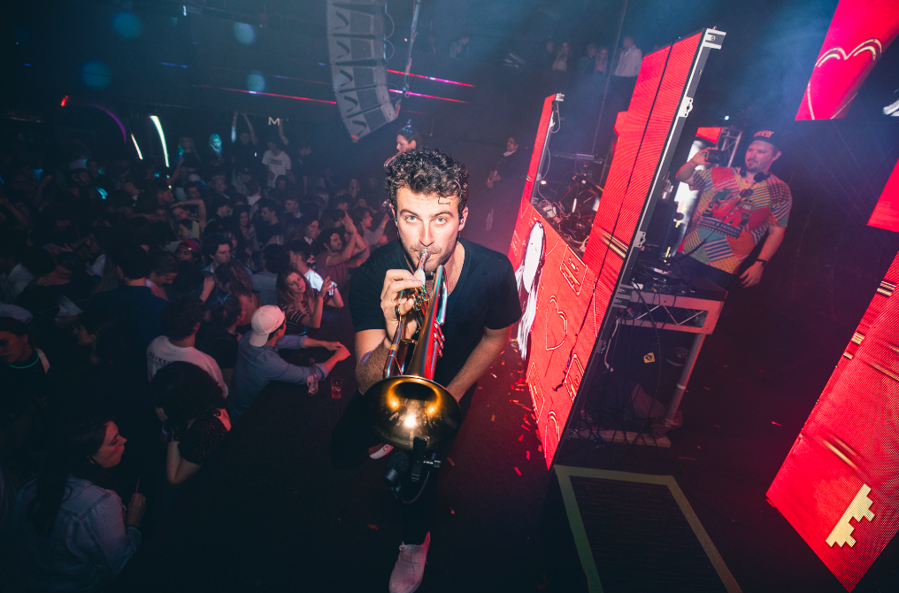 DJ Sam T / Live Horn Player, live in Perth, photo 2