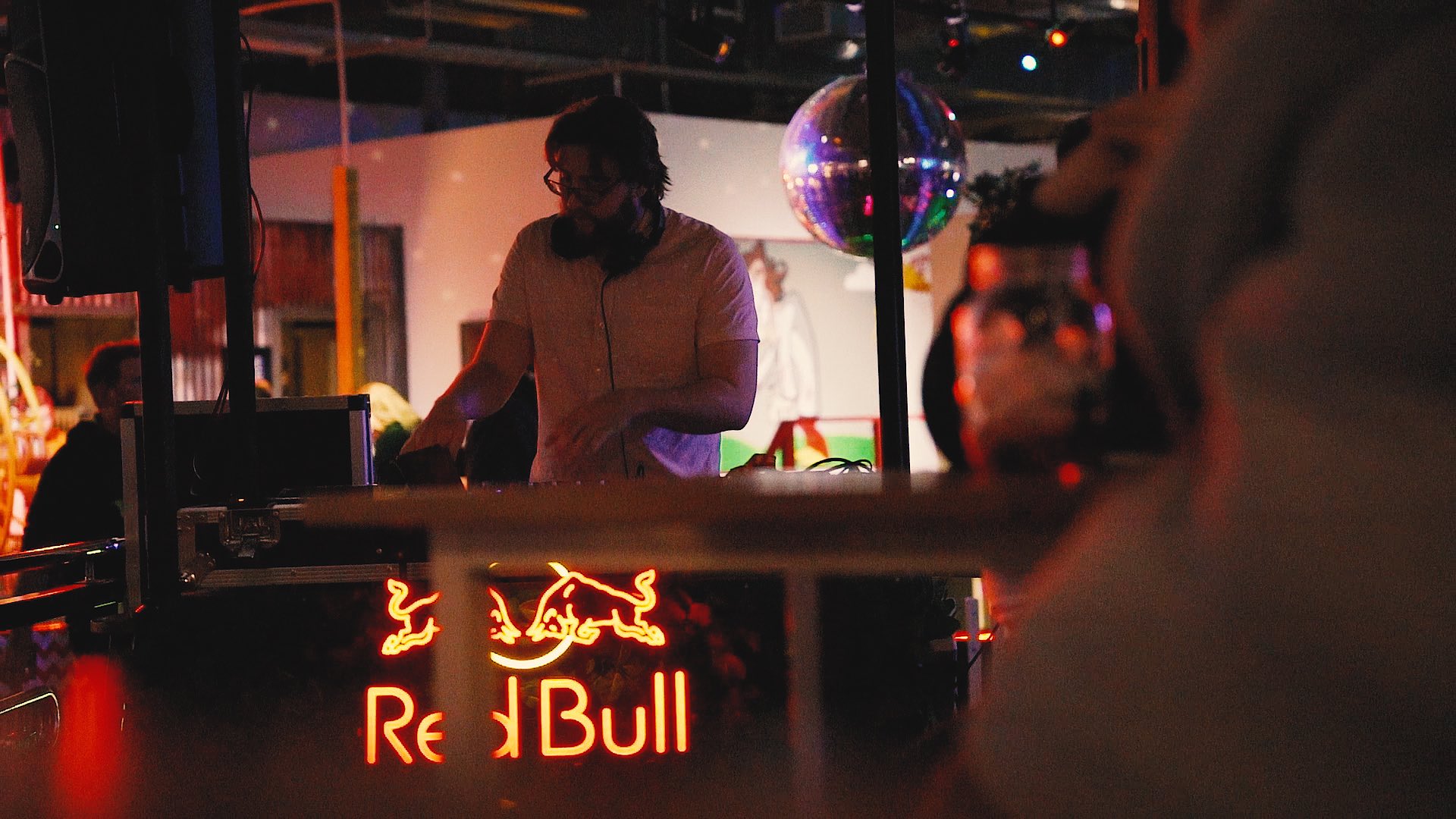 DJ Sizzle, live in Perth, photo 3