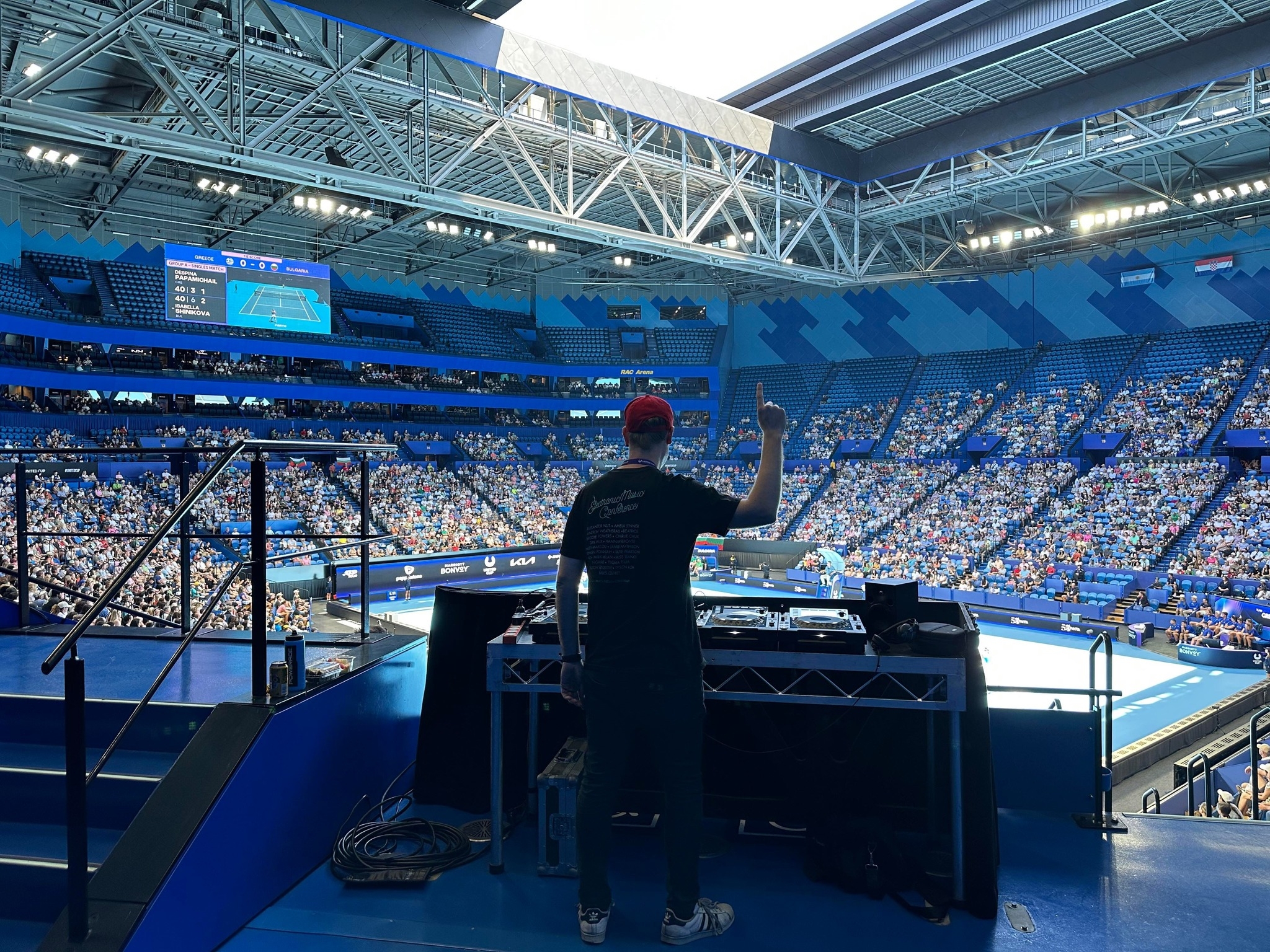 DJ Tim Preston, live in Perth, photo 3