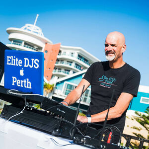 DJ Scott-e, live in Perth, photo 2
