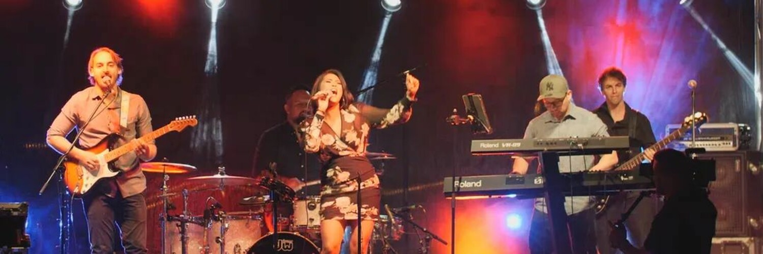 Ellis & Emme, musical duo in Perth, photo 3