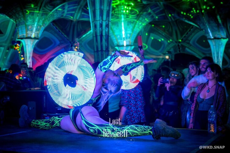 Charliquin, fire performer in Perth, photo 3
